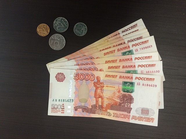 vějíř bankovek - rublů